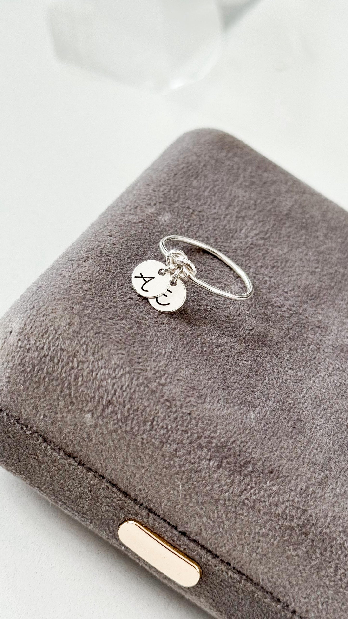 ANEL FIO COM NÓ PERSONALIZÁVEL COM UMA OU DUAS LETRAS PRATA 925