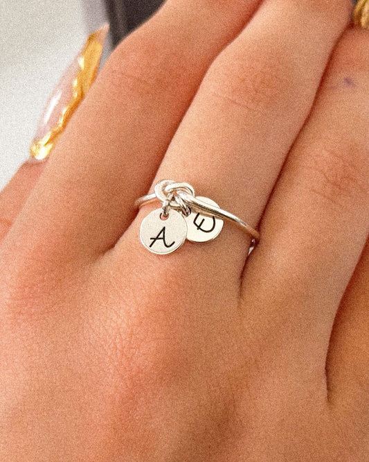 ANEL FIO COM NÓ PERSONALIZÁVEL COM UMA OU DUAS LETRAS PRATA 925